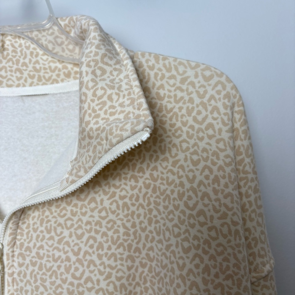 Vineyard Vines Dreamcloth Leopard Printed Half Zip Pullover - Picture 6 of 10